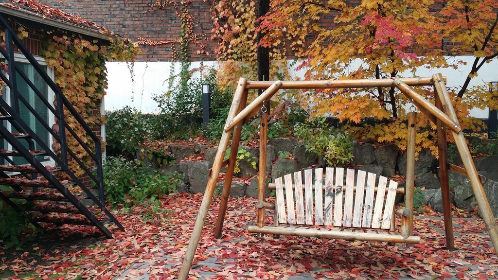 24 Guesthouse Namsan Garden Seoul Bagian luar foto