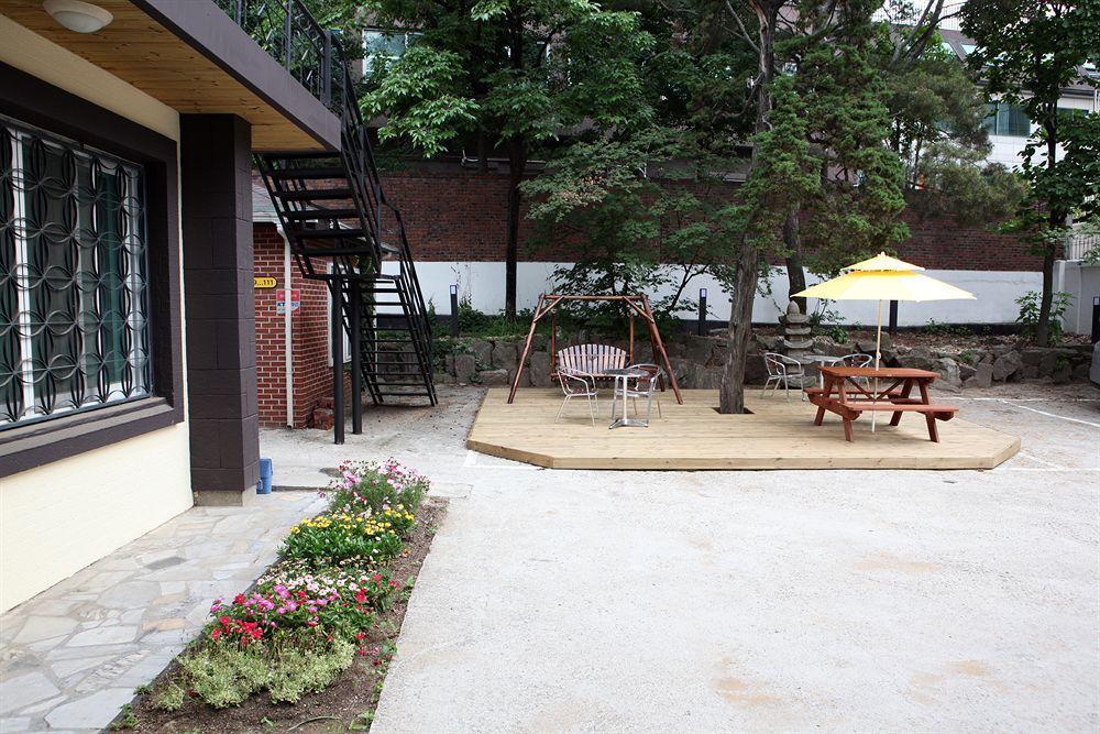 24 Guesthouse Namsan Garden Seoul Bagian luar foto