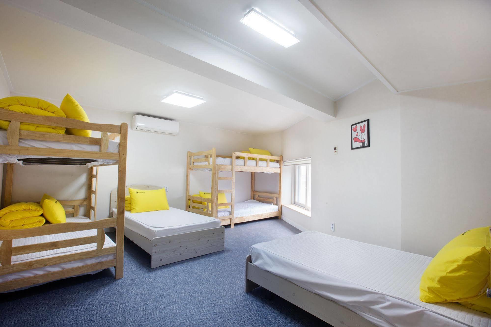 24 Guesthouse Namsan Garden Seoul Bagian luar foto