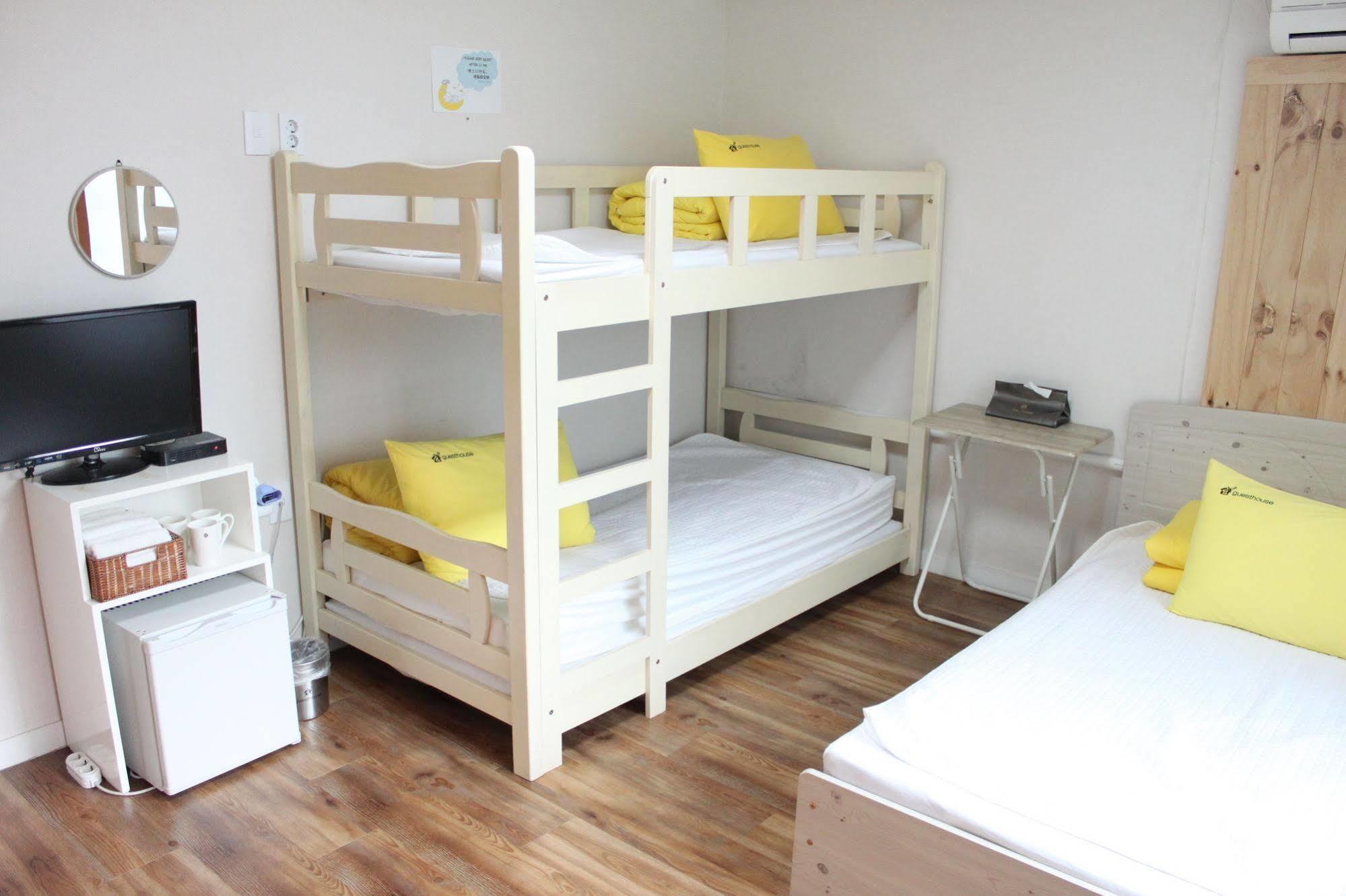 24 Guesthouse Namsan Garden Seoul Bagian luar foto