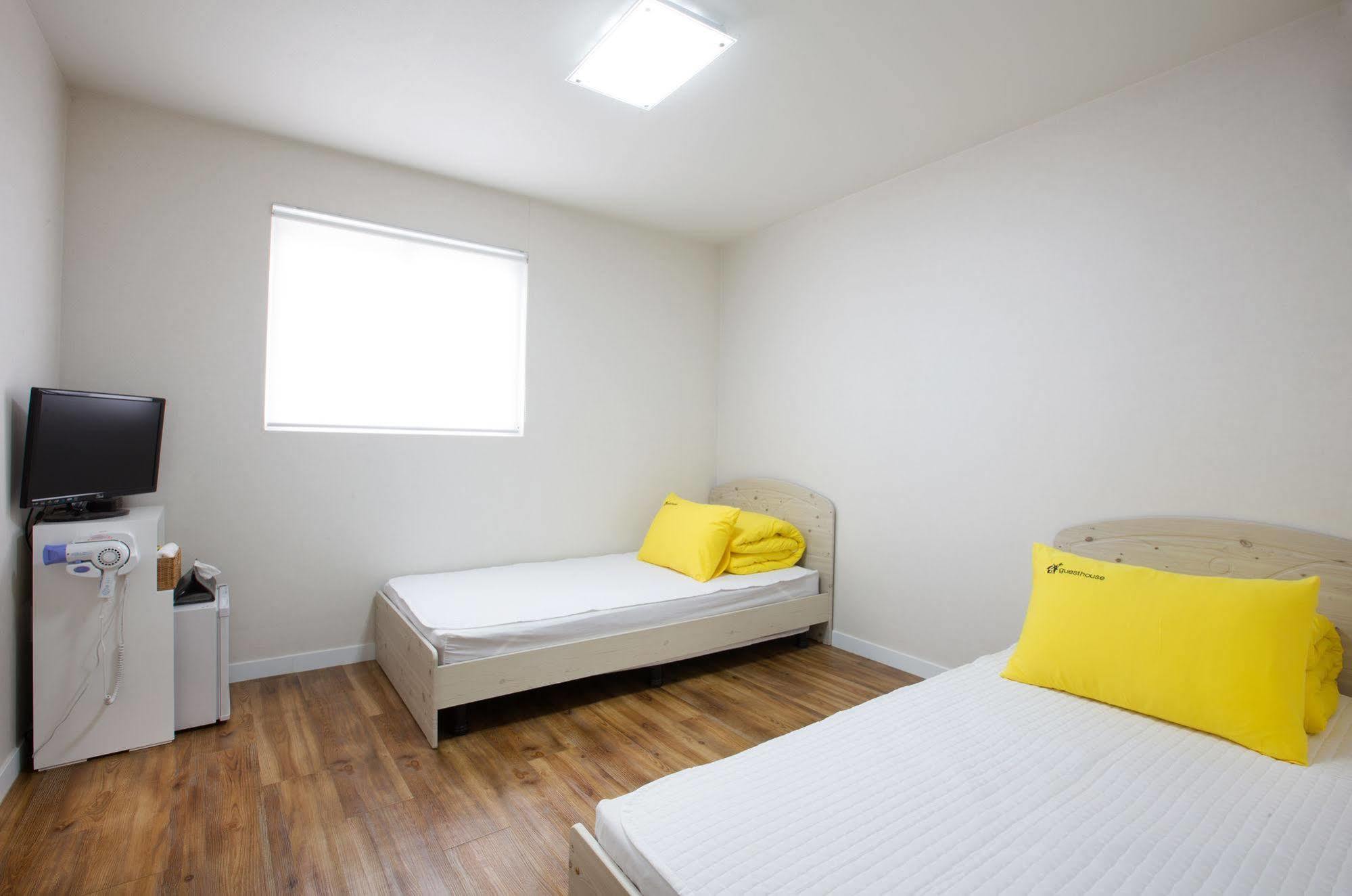 24 Guesthouse Namsan Garden Seoul Bagian luar foto