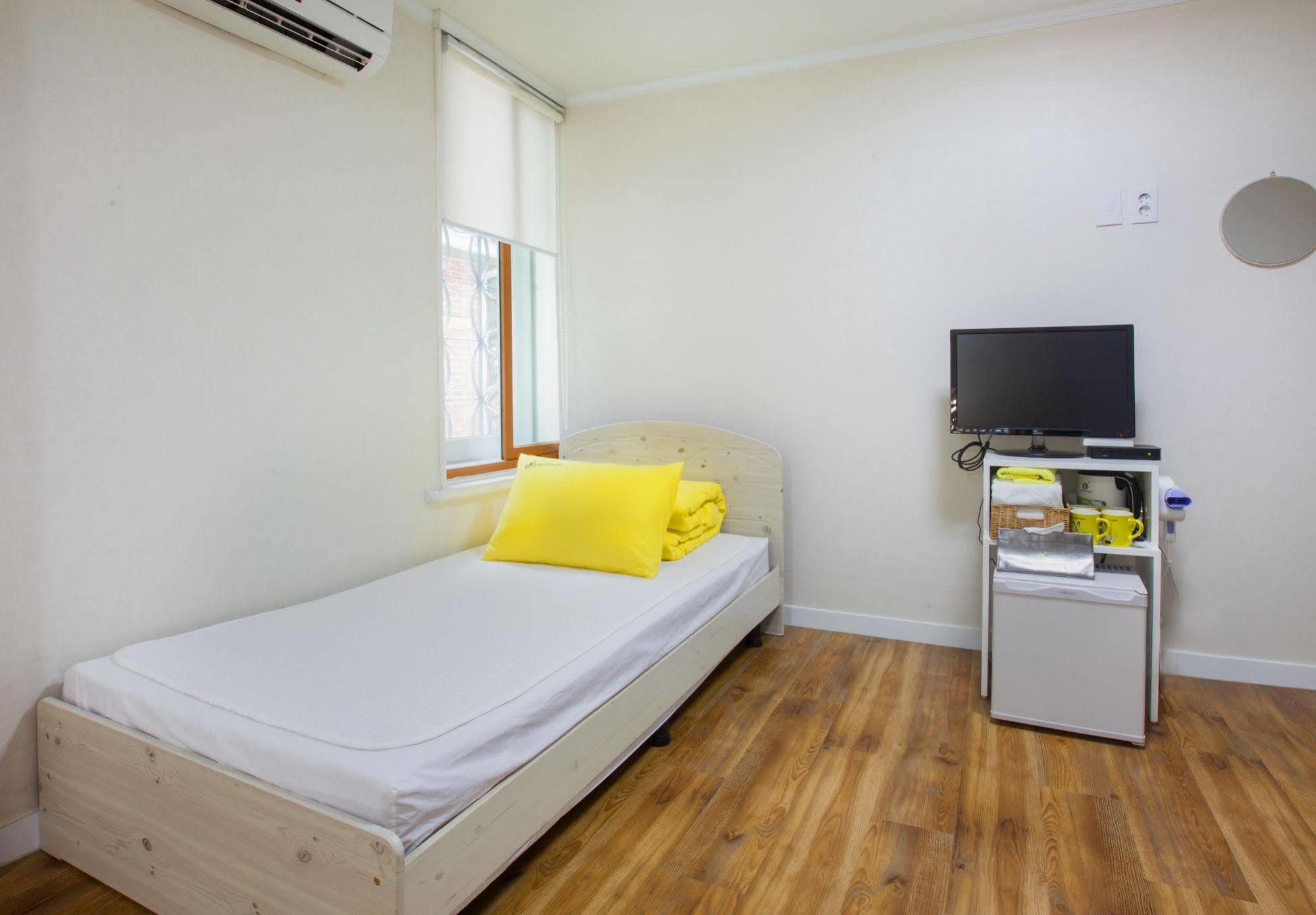 24 Guesthouse Namsan Garden Seoul Bagian luar foto