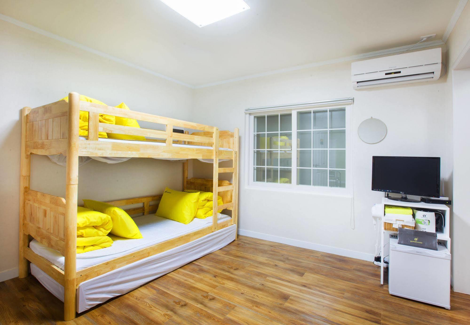 24 Guesthouse Namsan Garden Seoul Bagian luar foto